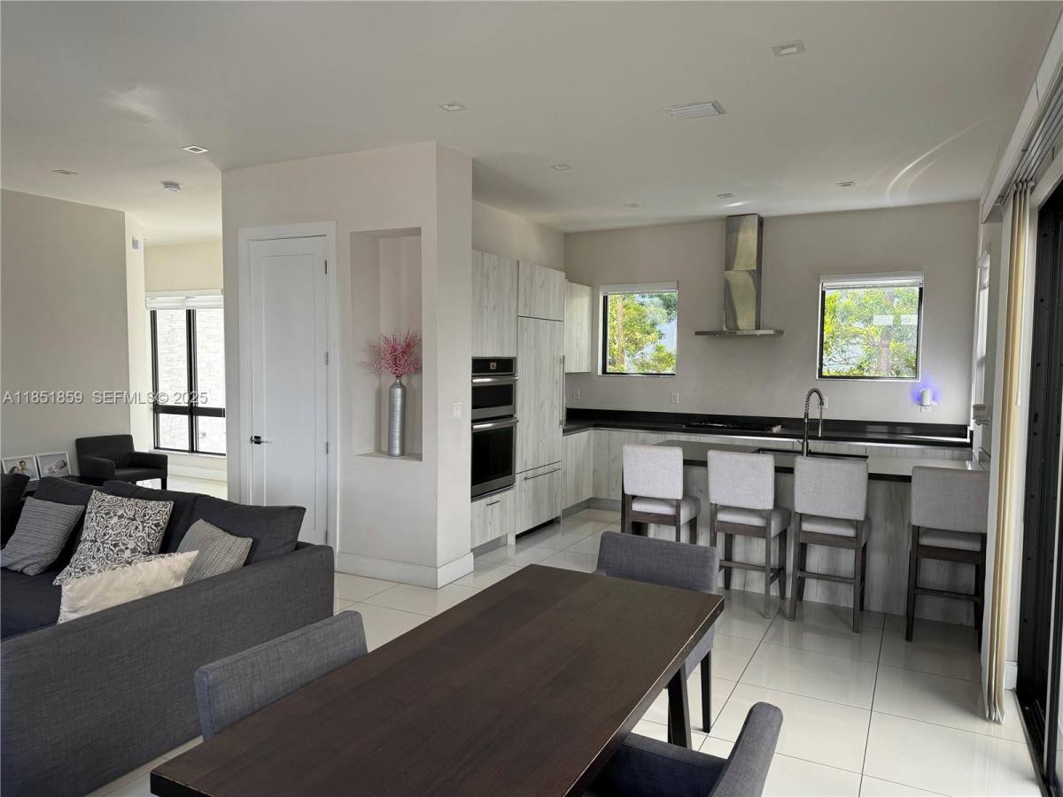 8283 NW 47th Lane, Miami, FL 33166 - House for Rent