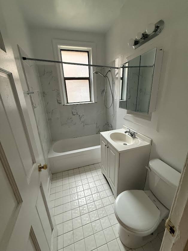 Apartment for rent at 1369 W Estes Ave, Chicago, IL 60626