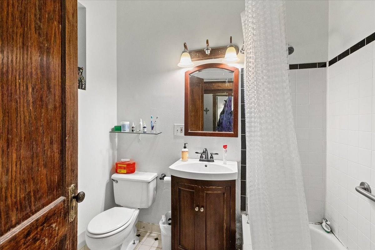 Apartment for rent at 4002 N Southport Ave #2, Chicago, IL 60613