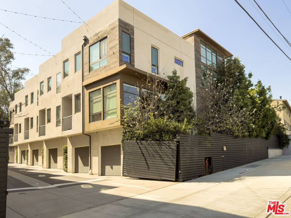 Townhouse for rent at 2111 N Cahuenga Blvd #2, Los Angeles, CA 90068