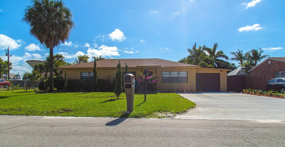 House for rent at 130 SW 14th Ave, Boynton Beach, FL 33435