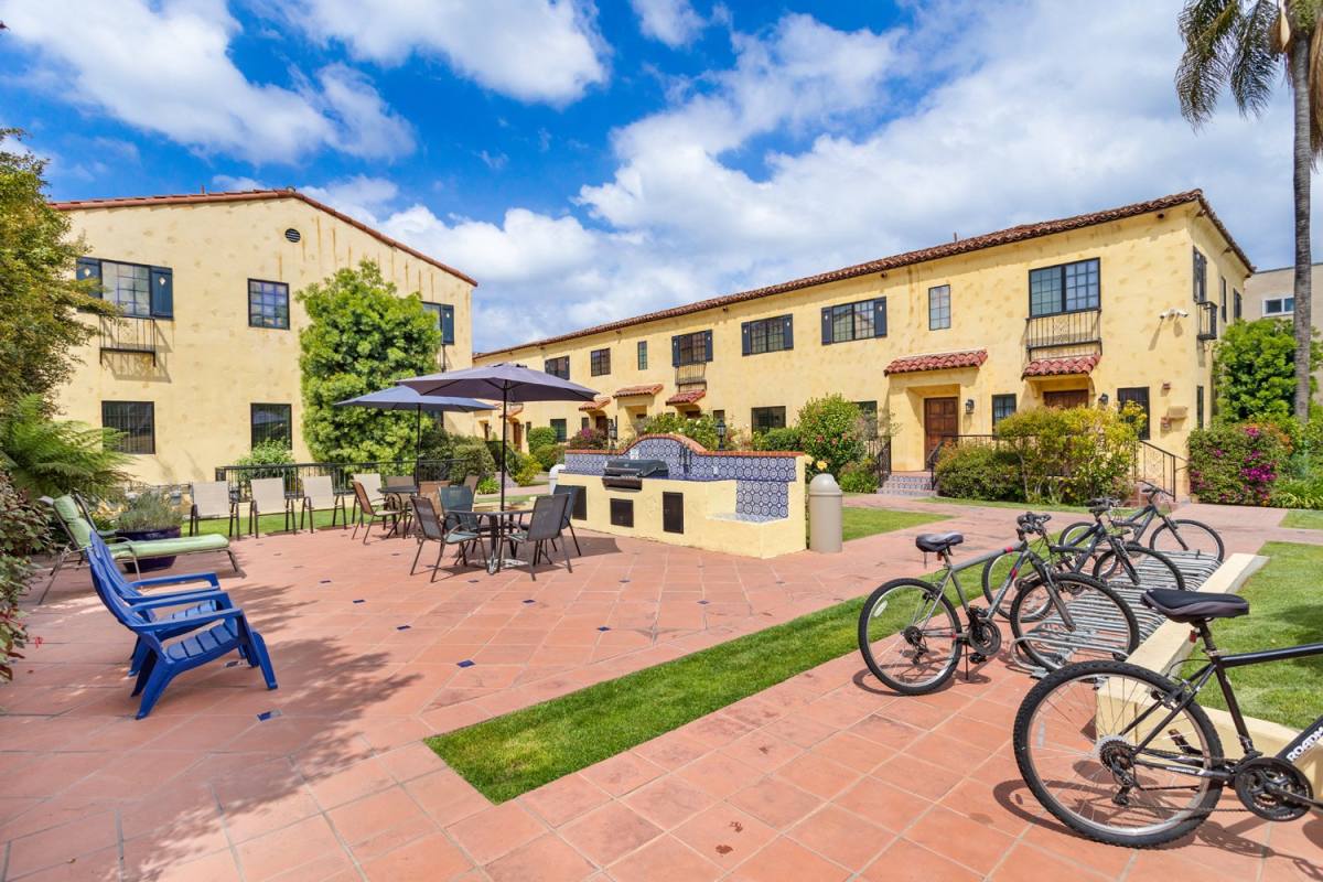 Apartment for rent at 2623 Ellendale Place #20, Los Angeles, CA 90007