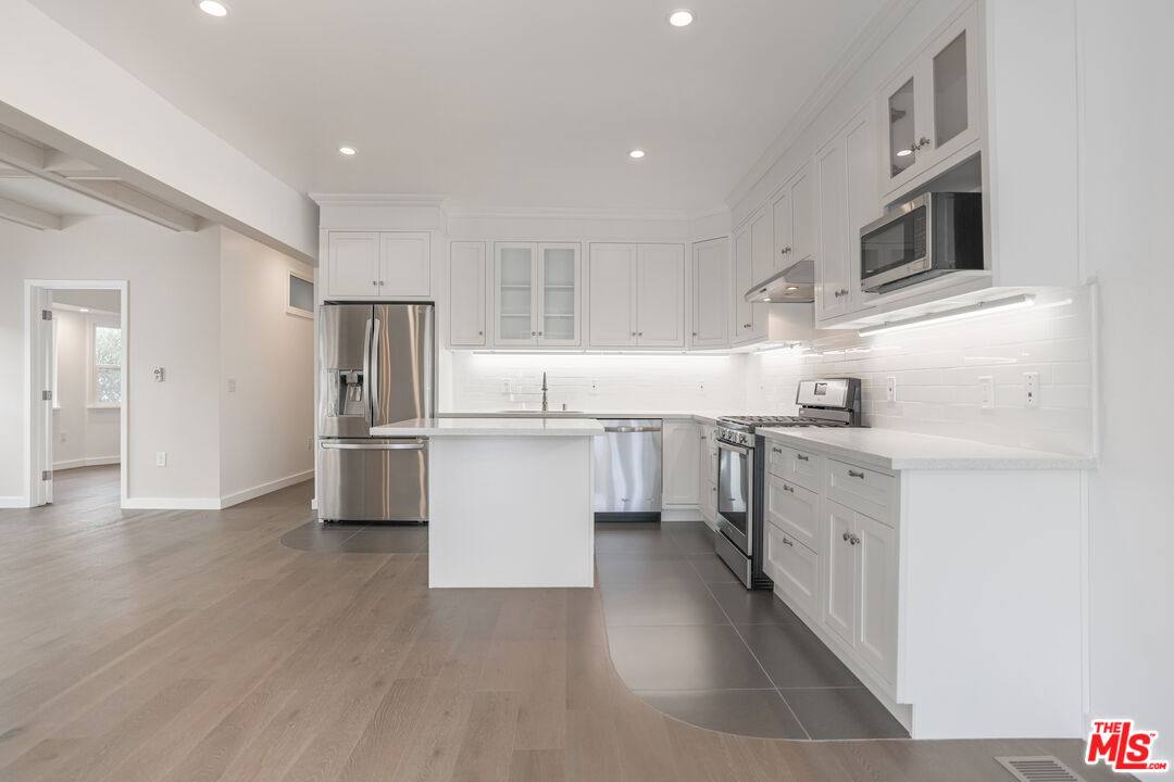 Apartment for rent at 31 Breeze Ave #A, Venice, CA 90291