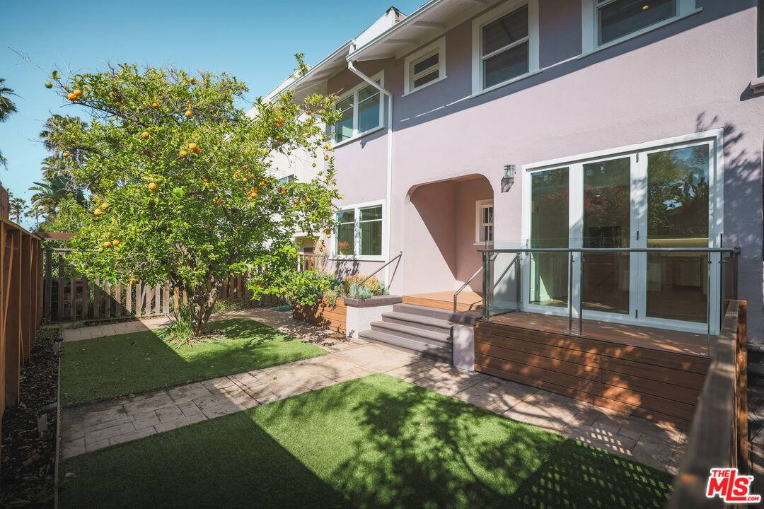 Apartment for rent at 31 Breeze Ave #A, Venice, CA 90291