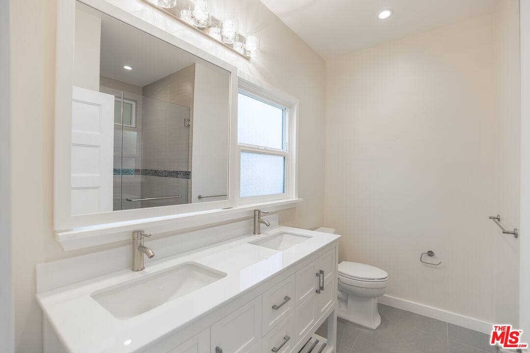 Apartment for rent at 31 Breeze Ave #A, Venice, CA 90291