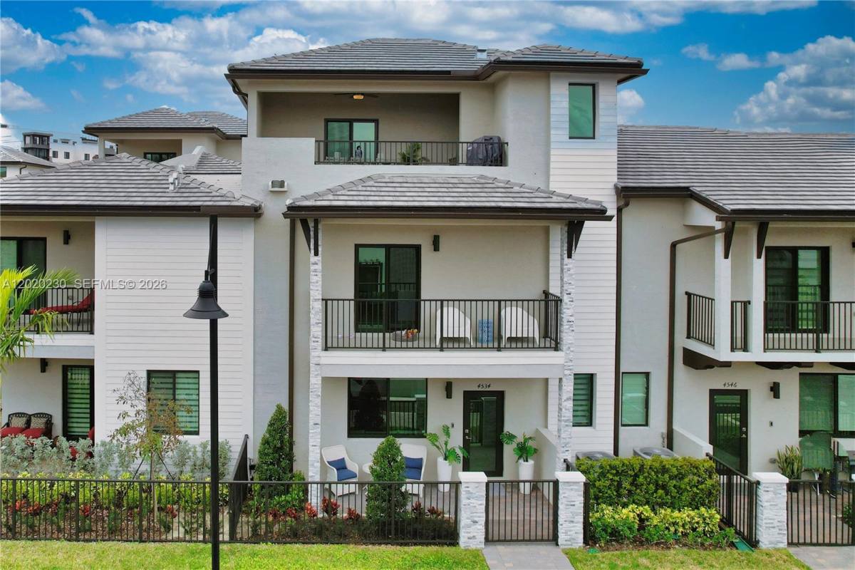 4534 NW 83rd Ave, Miami, FL 33166 - Townhouse for Rent