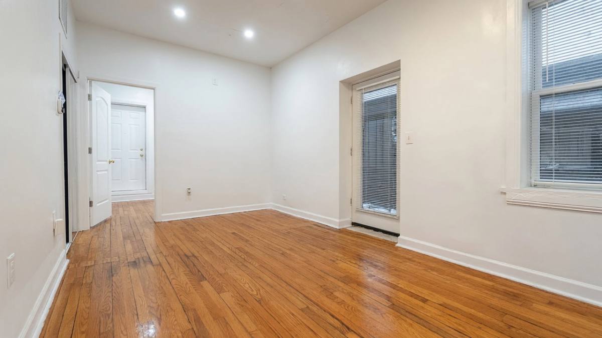 Apartment for rent at 1228 N Cleaver St #1R, Chicago, IL 60642