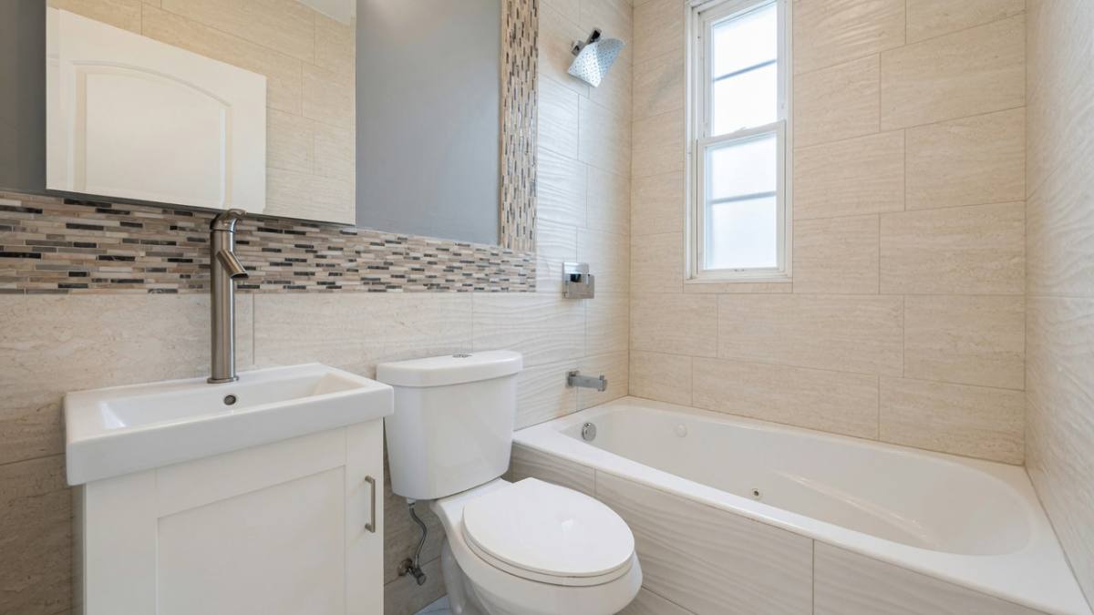 Apartment for rent at 1228 N Cleaver St #1R, Chicago, IL 60642