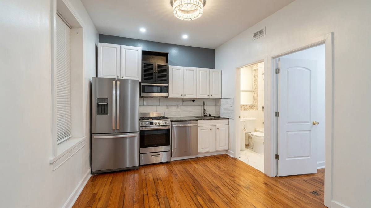 Apartment for rent at 1228 N Cleaver St #1R, Chicago, IL 60642
