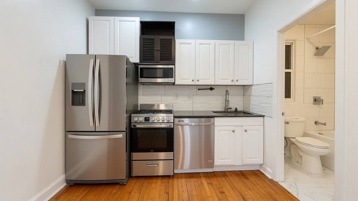 Apartment for rent at 1228 N Cleaver St #1R, Chicago, IL 60642