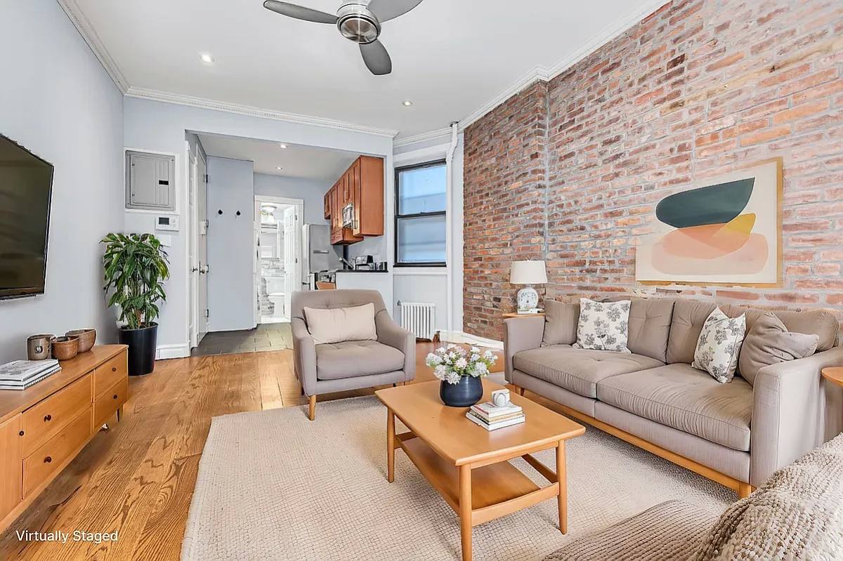 Apartment for rent at 410 E 13th St #1E, New York, NY 10009