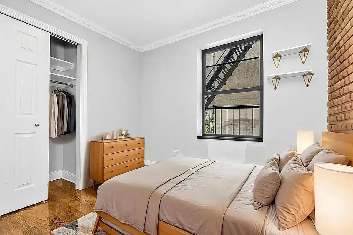 Apartment for rent at 410 E 13th St #1E, New York, NY 10009