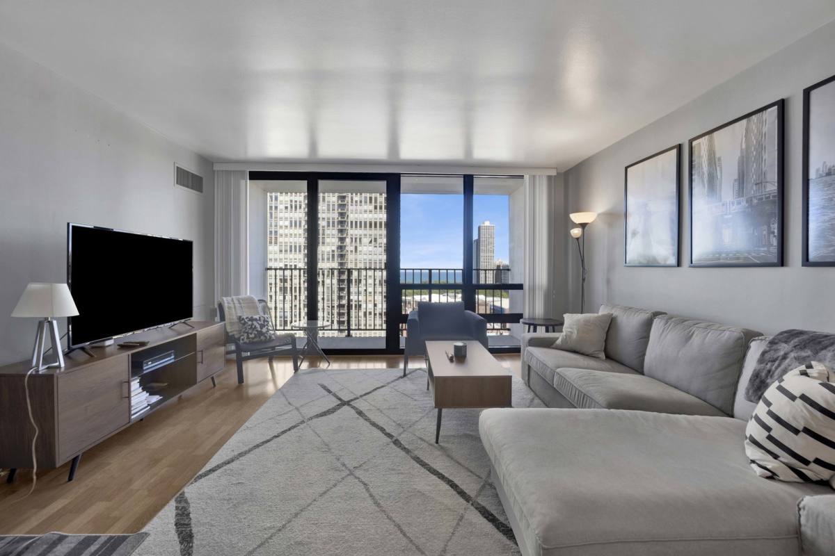 Apartment for rent at 1636 N Wells St #1605, Chicago, IL 60614