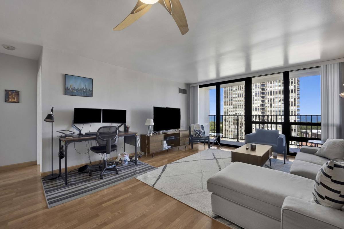 Apartment for rent at 1636 N Wells St #1605, Chicago, IL 60614