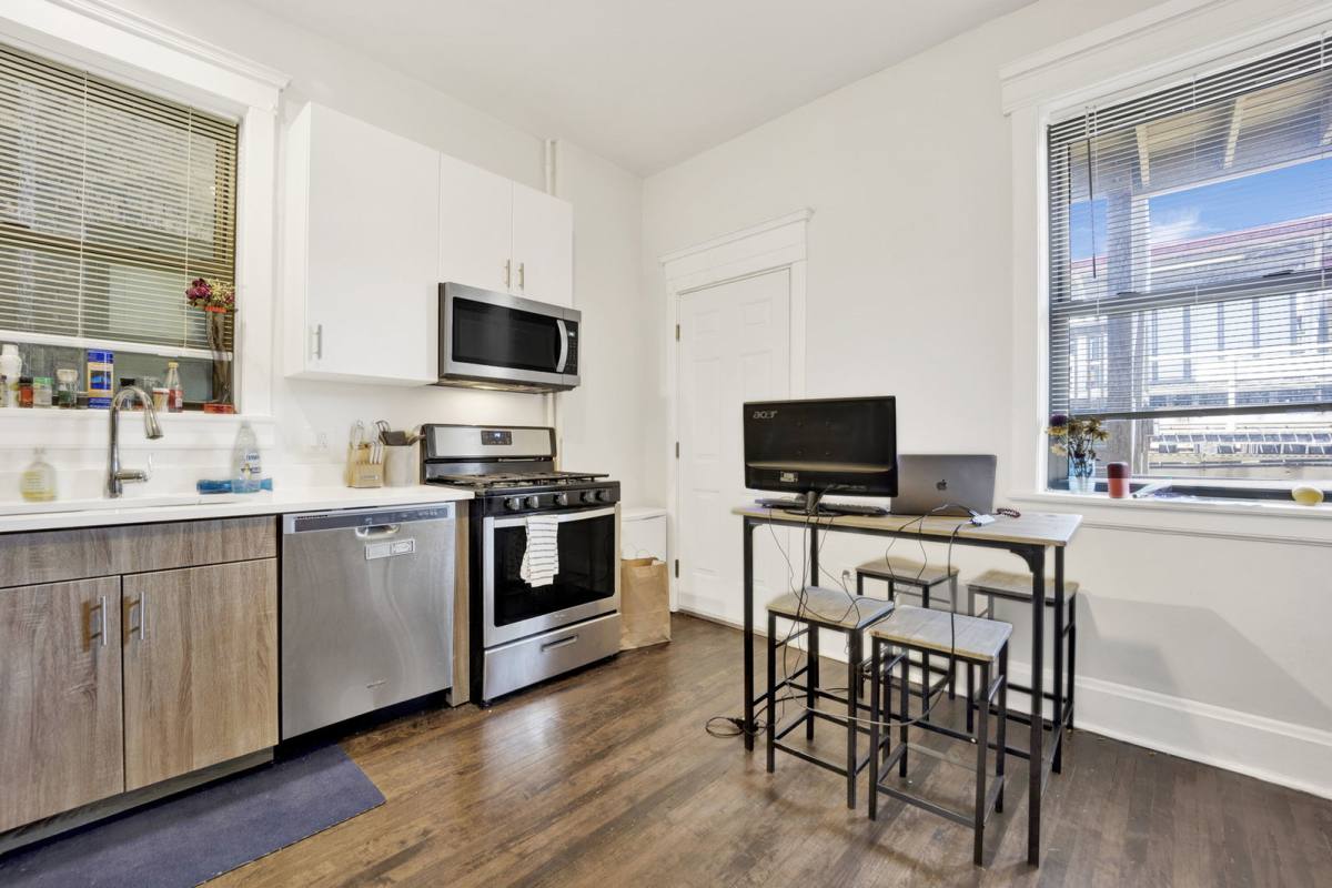 Apartment for rent at 3932 N Sheridan Rd #2, Chicago, IL 60613