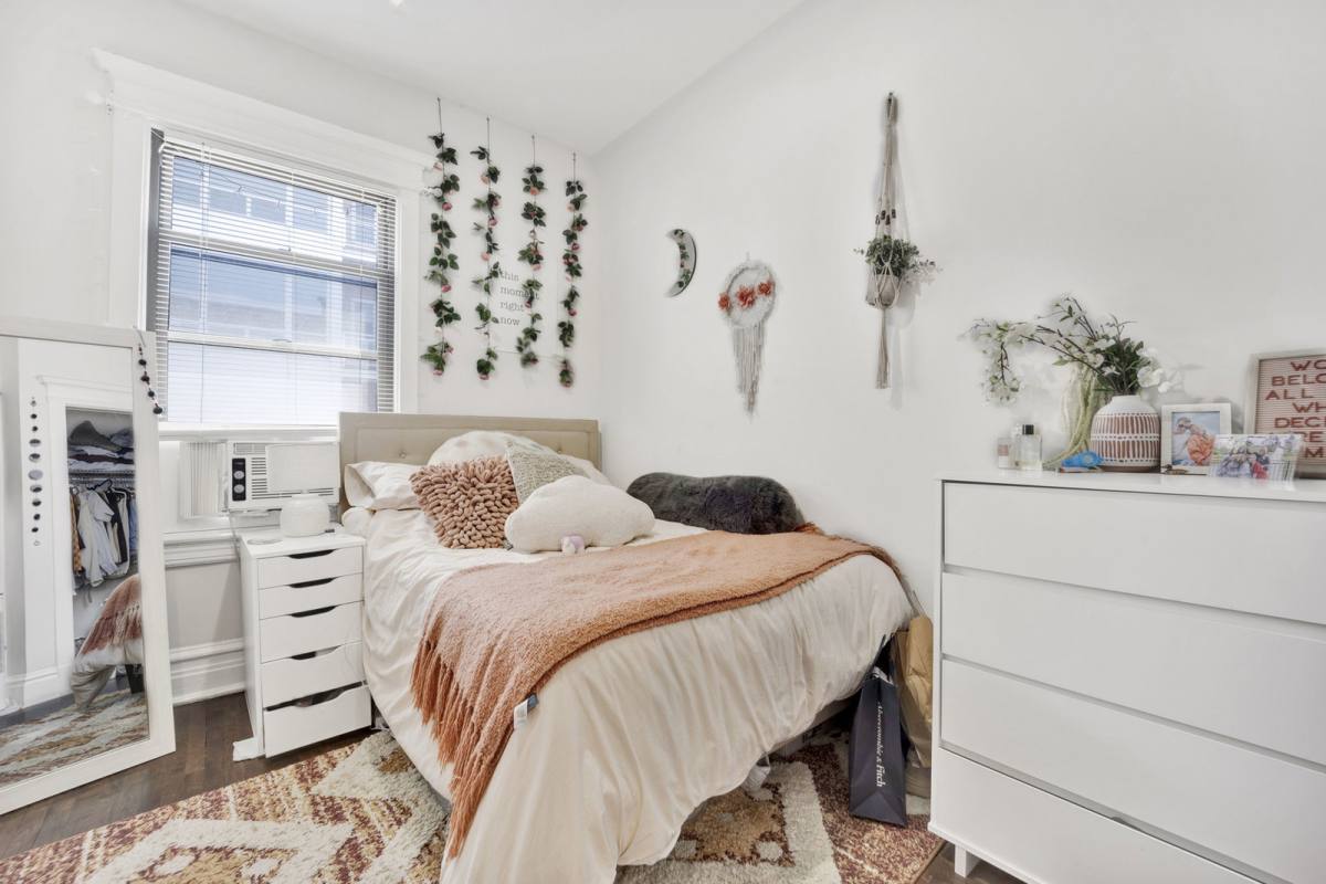 Apartment for rent at 3932 N Sheridan Rd #2, Chicago, IL 60613
