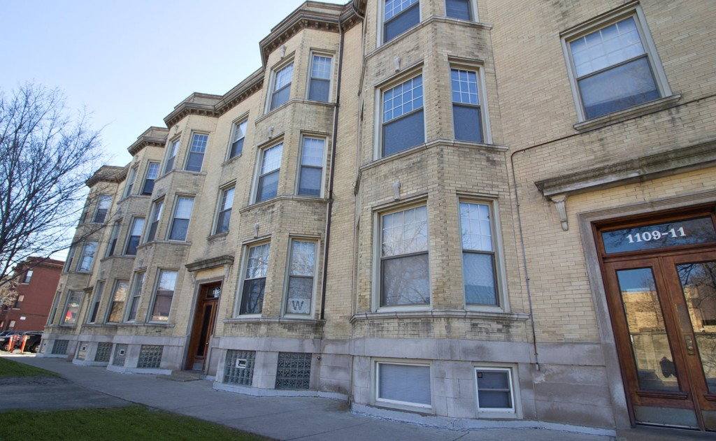 Apartment for rent at 1101 W Grace St #2, Chicago, IL 60613