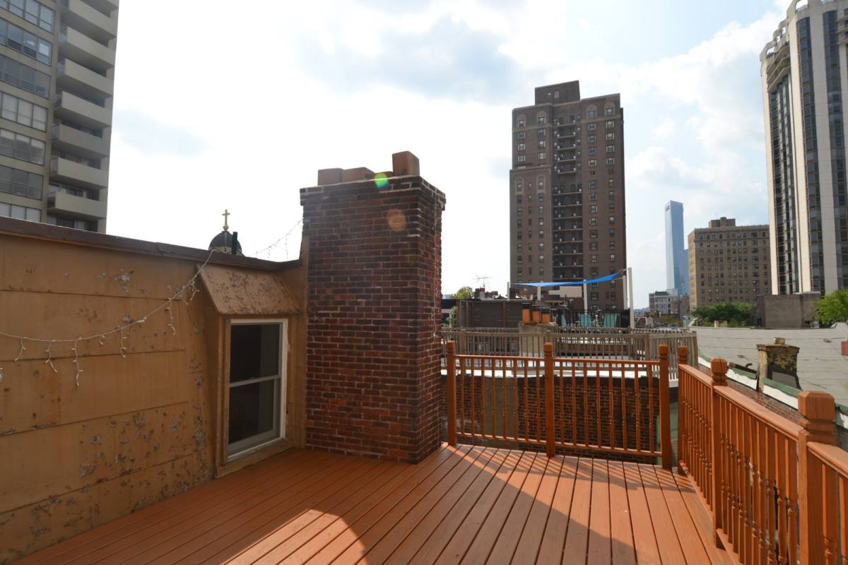 Apartment for rent at 1949 Locust St #4, Philadelphia, PA 19103