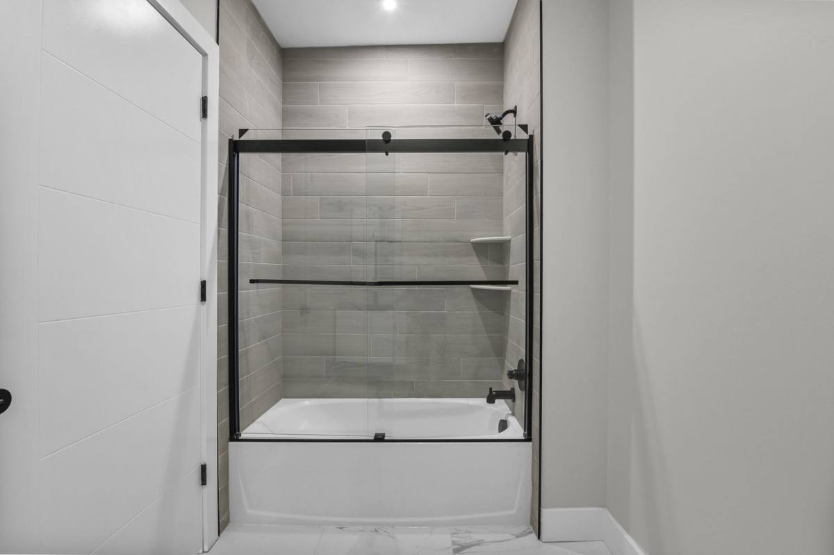 Apartment for rent at 2021 Jones Rd #104, Fort Lee, NJ 07024