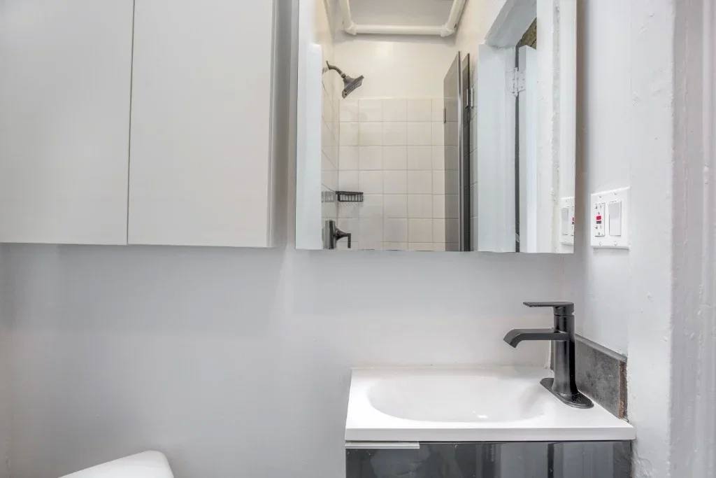 Apartment for rent at 17 Gay St #8, New York, NY 10014