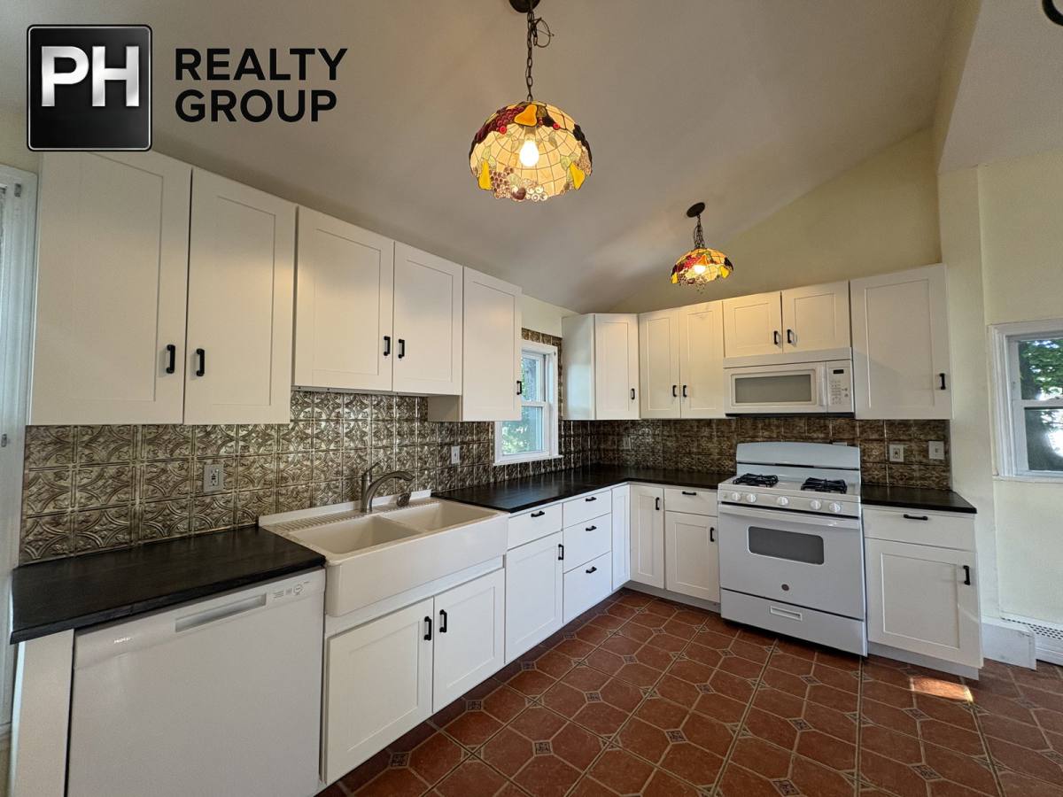 Apartment for rent at 100 Summit Ave #2, Winthrop, MA 02152