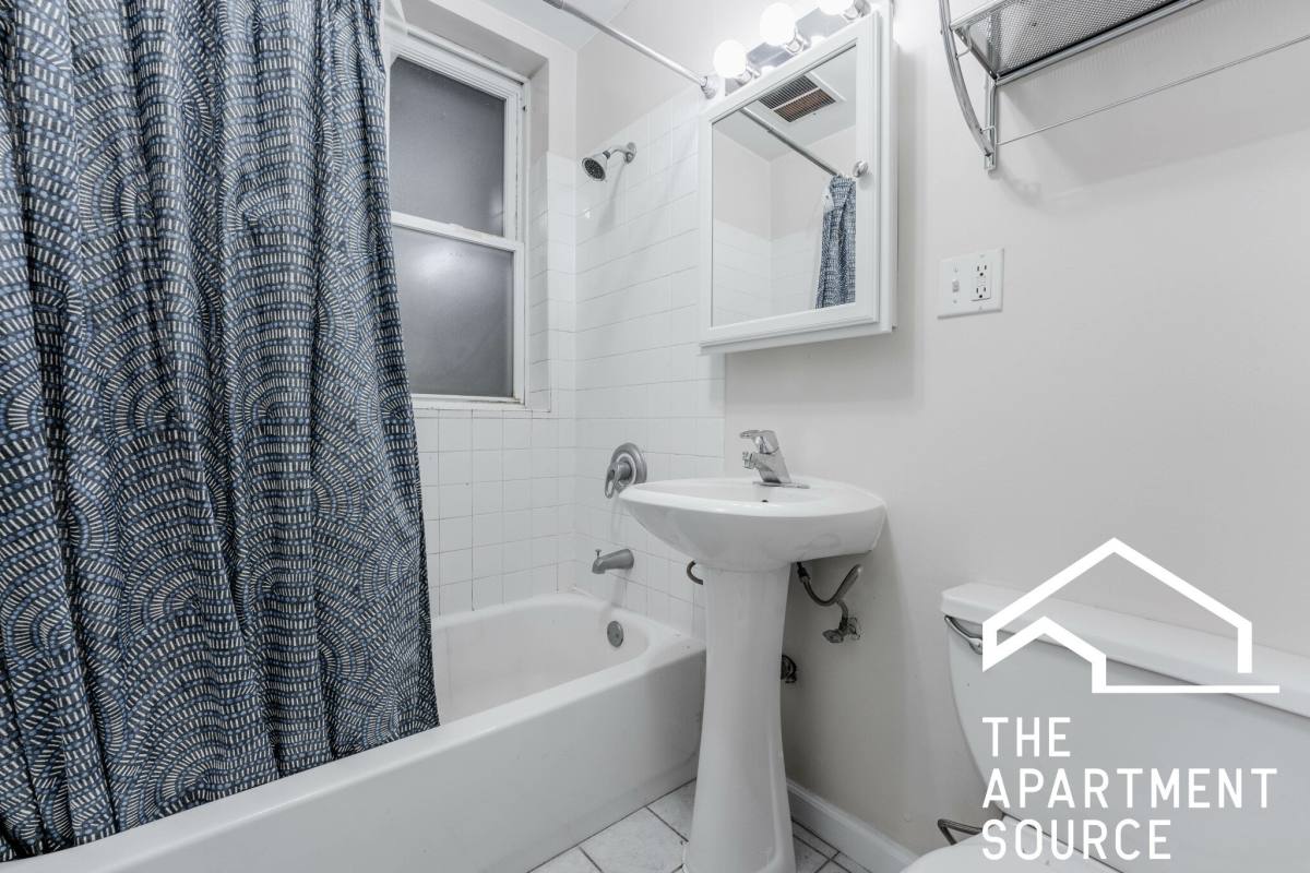 Apartment for rent at 638 W Arlington Place #55G, Chicago, IL 60614