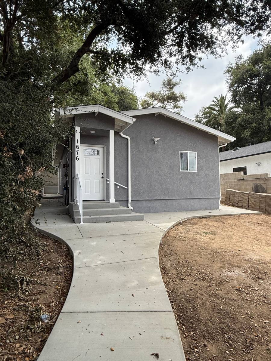 House for rent at 1676 Glen Ave, Pasadena, CA 91103