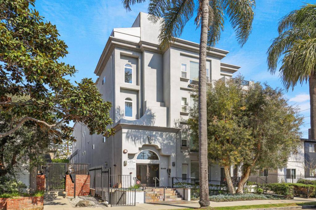 Apartment for rent at 1544 Granville Ave #302, Los Angeles, CA 90025