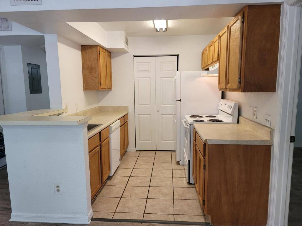 Condo for rent at 1021 S Hiawassee Rd, Orlando, FL 32835