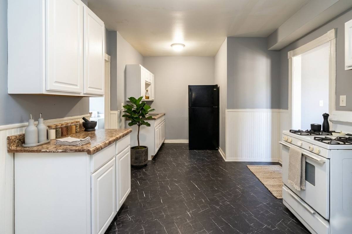 Apartment for rent at 568 N Farrington St #1, Saint Paul, MN 55103
