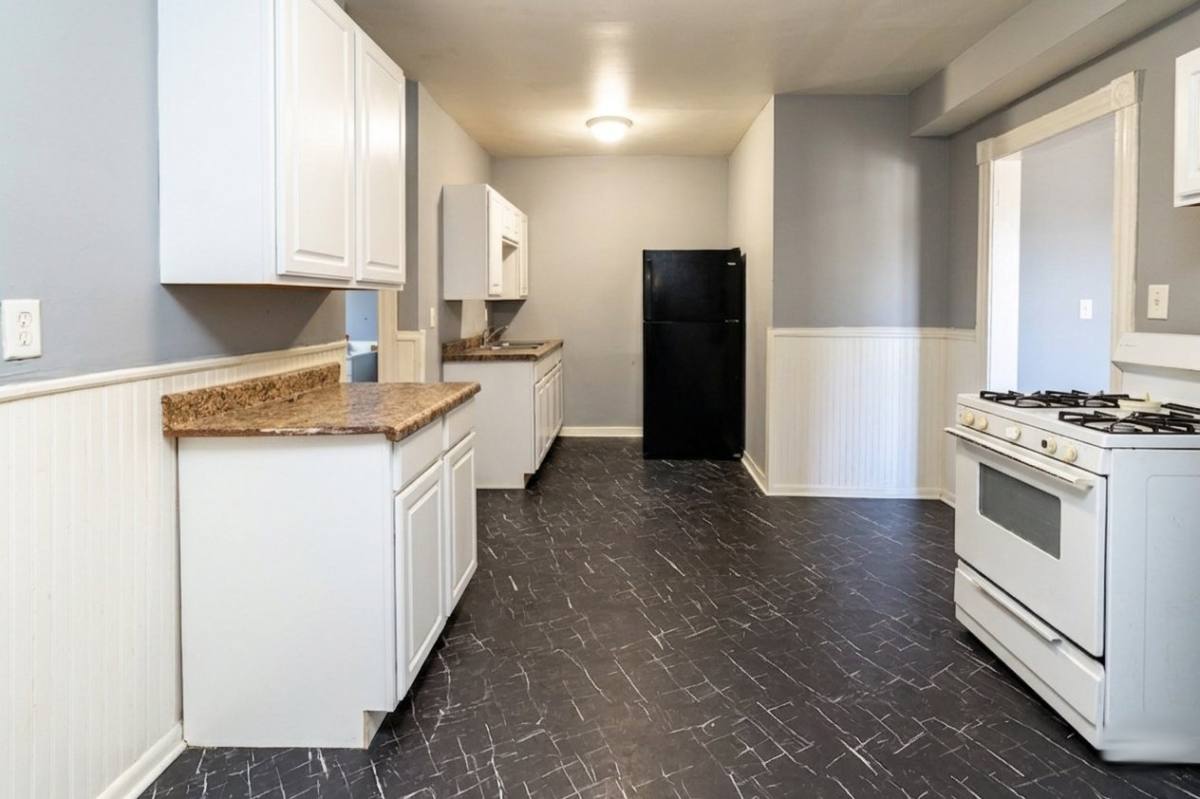 Apartment for rent at 568 N Farrington St #1, Saint Paul, MN 55103