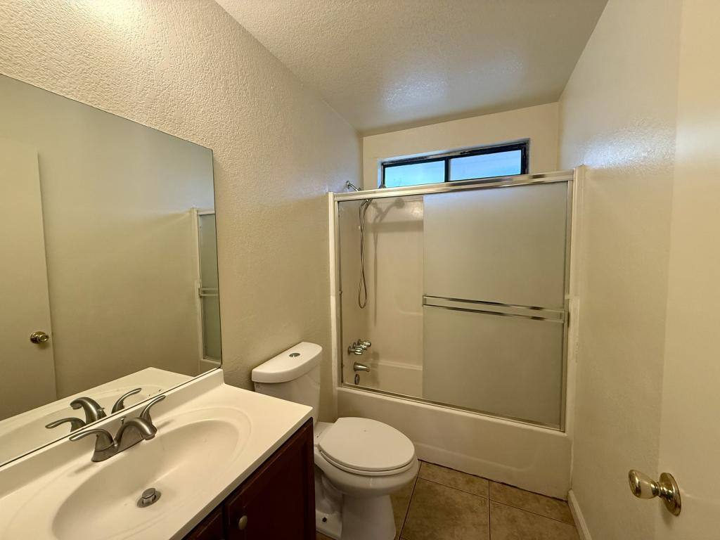 House for rent at 537 Center St, Oakdale, CA 95361
