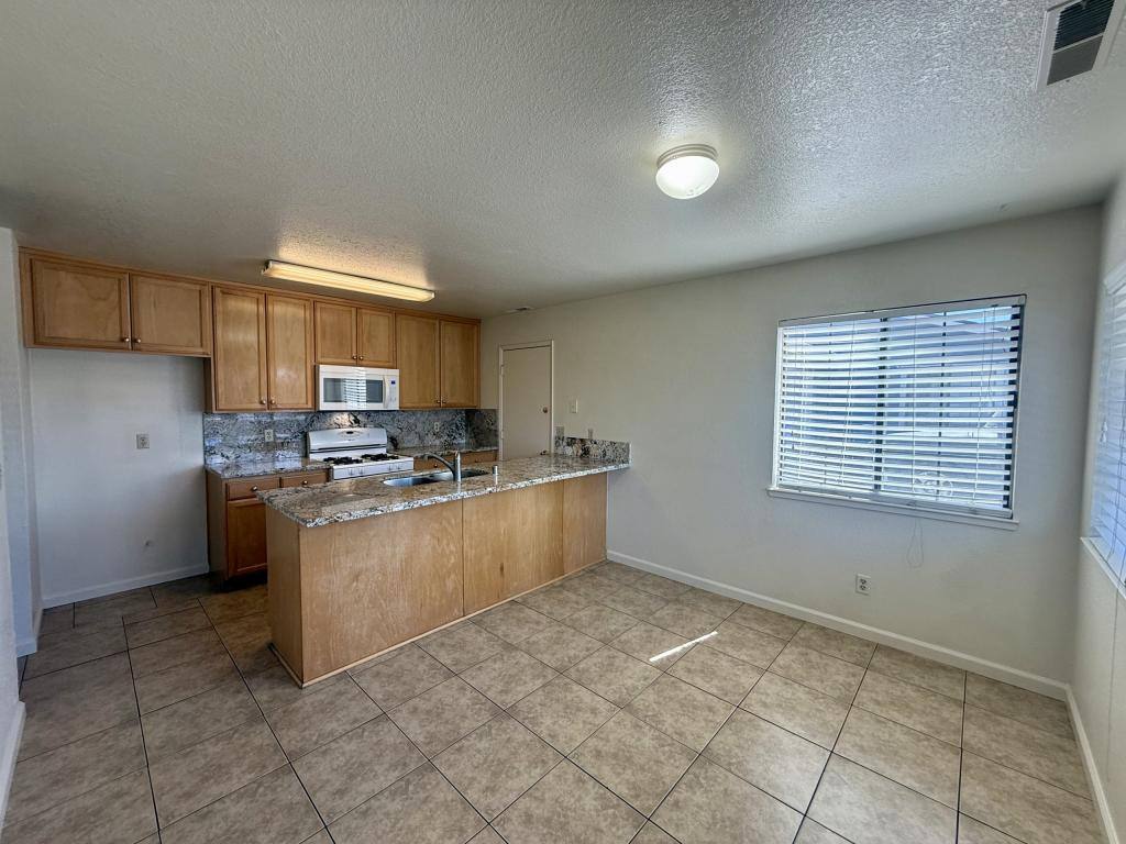 House for rent at 537 Center St, Oakdale, CA 95361