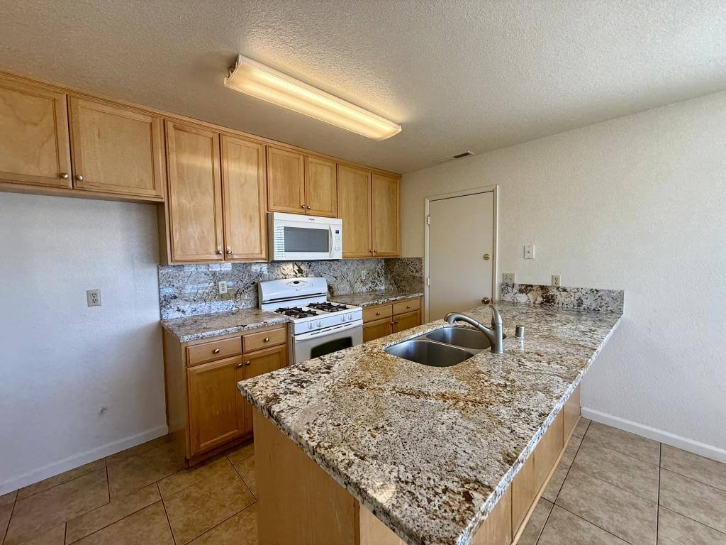House for rent at 537 Center St, Oakdale, CA 95361