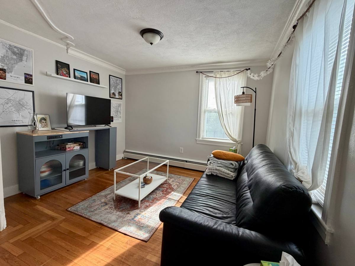 Townhouse for rent at 71 Commodore St #2, Providence, RI 02904