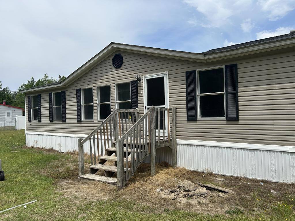 House for rent at 492 E Smallwood Rd, Effingham, SC 29541