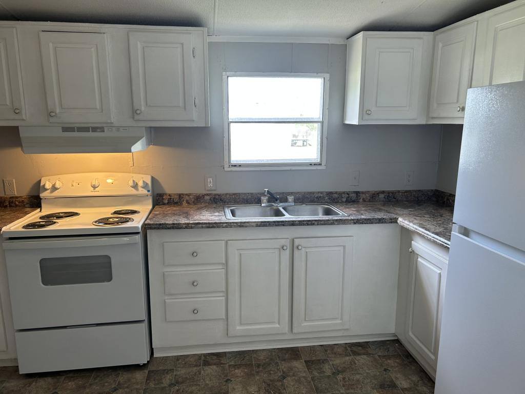 House for rent at 492 E Smallwood Rd, Effingham, SC 29541