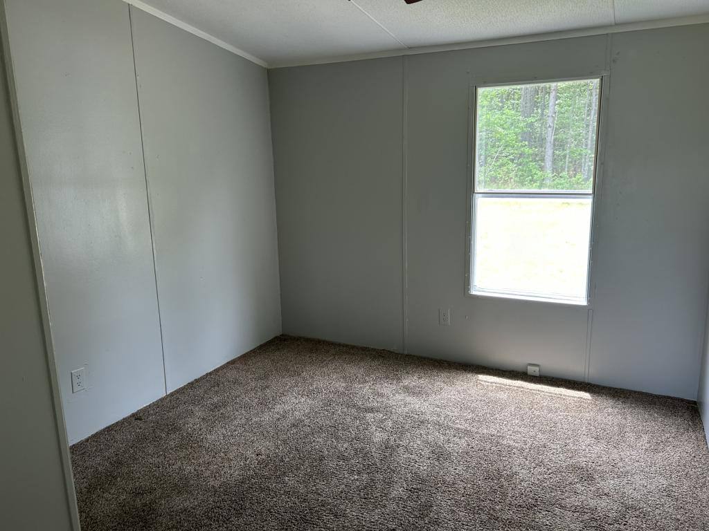 House for rent at 492 E Smallwood Rd, Effingham, SC 29541