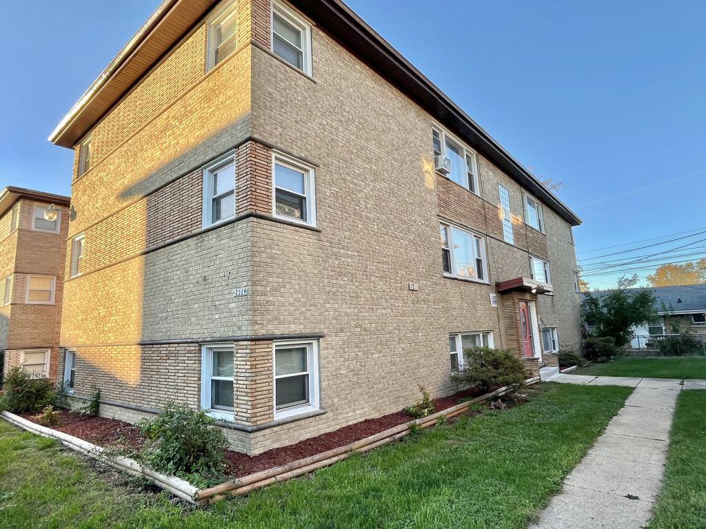 Apartment for rent at 2119 135th Place #4, Blue Island, IL 60406