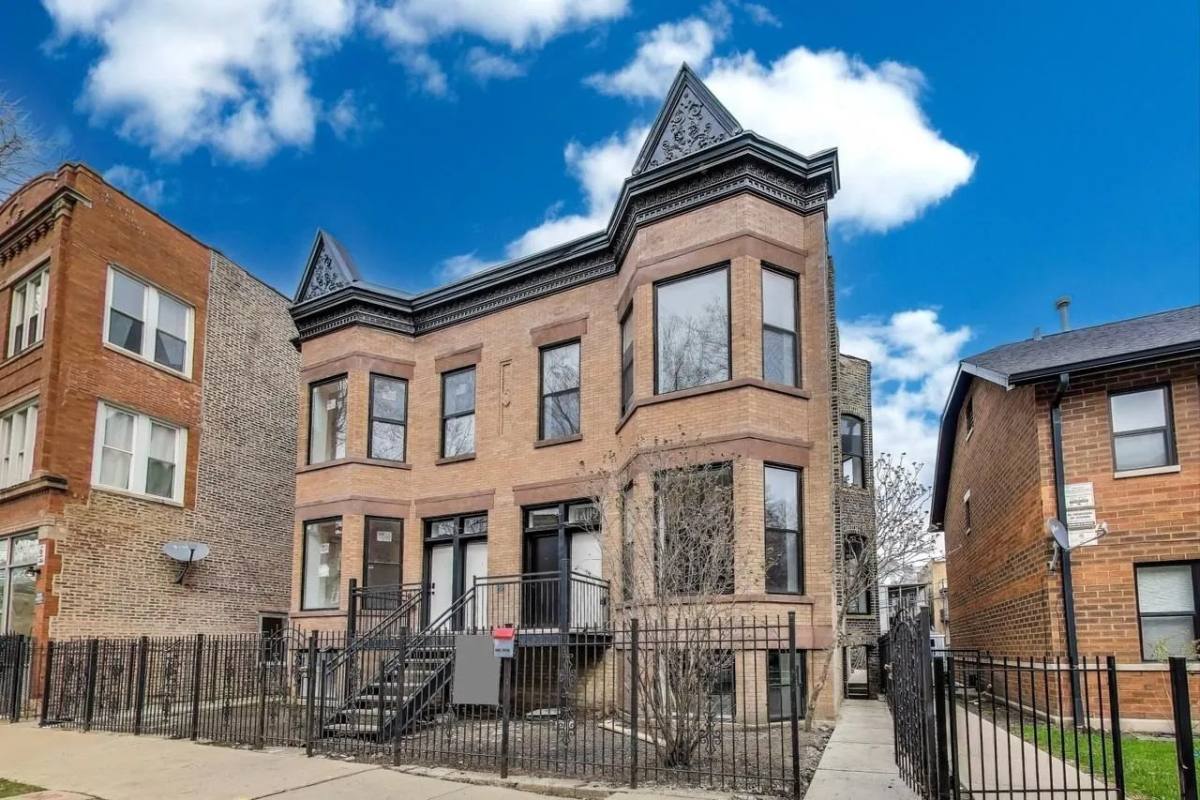 Apartment for rent at 1311 N Rockwell #2, Chicago, IL 60622