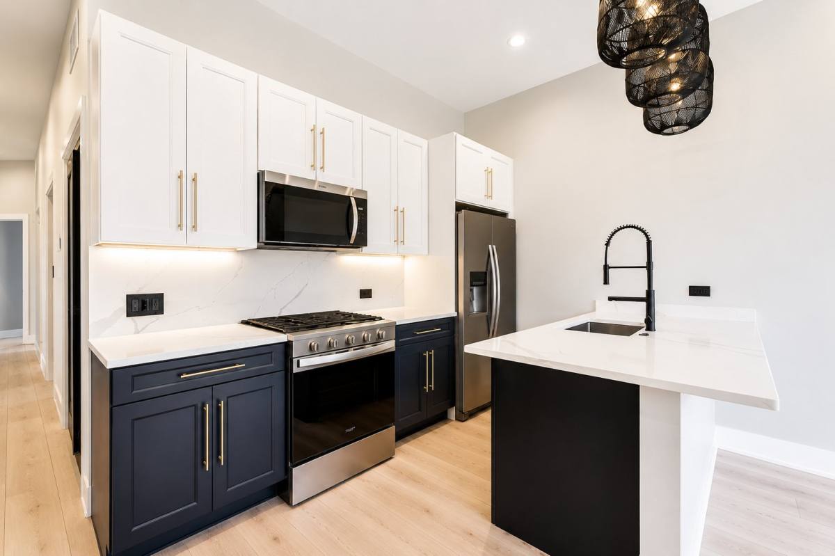 Apartment for rent at 1311 N Rockwell #2, Chicago, IL 60622