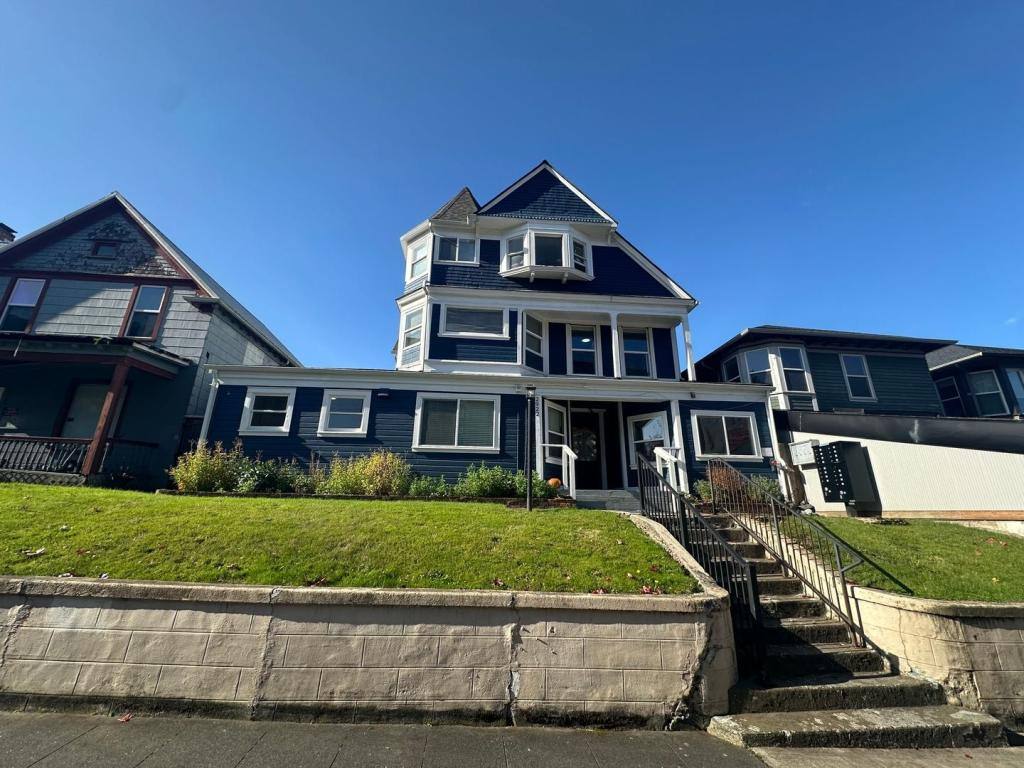 Apartment for rent at 2922 Hoyt Ave, Everett, WA 98201