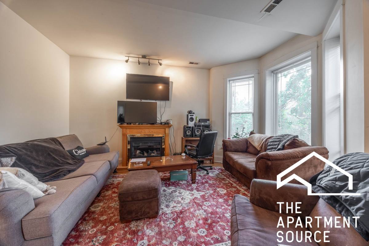 Apartment for rent at 1935 N Wood St #2, Chicago, IL 60622