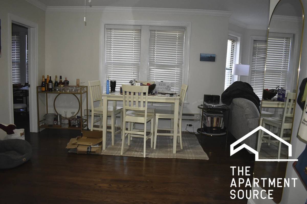 Apartment for rent at 3839 N Greenview Ave #1W, Chicago, IL 60613