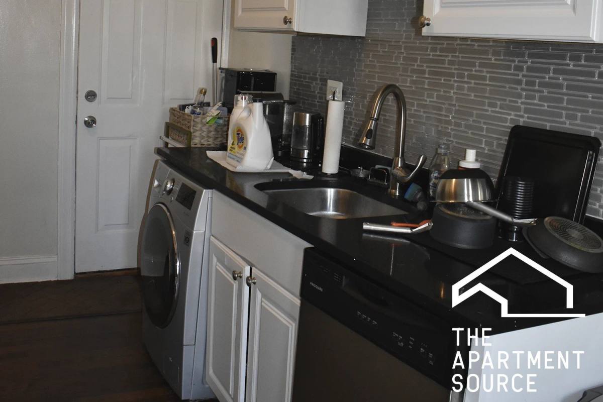 Apartment for rent at 3839 N Greenview Ave #1W, Chicago, IL 60613