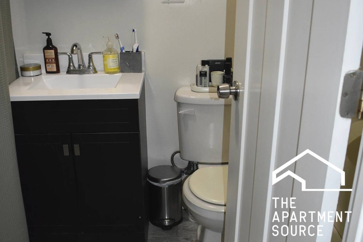 Apartment for rent at 3839 N Greenview Ave #1W, Chicago, IL 60613