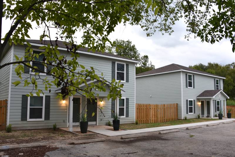 Townhouse for rent at 1033 E Milam #3, Luling, TX 78648