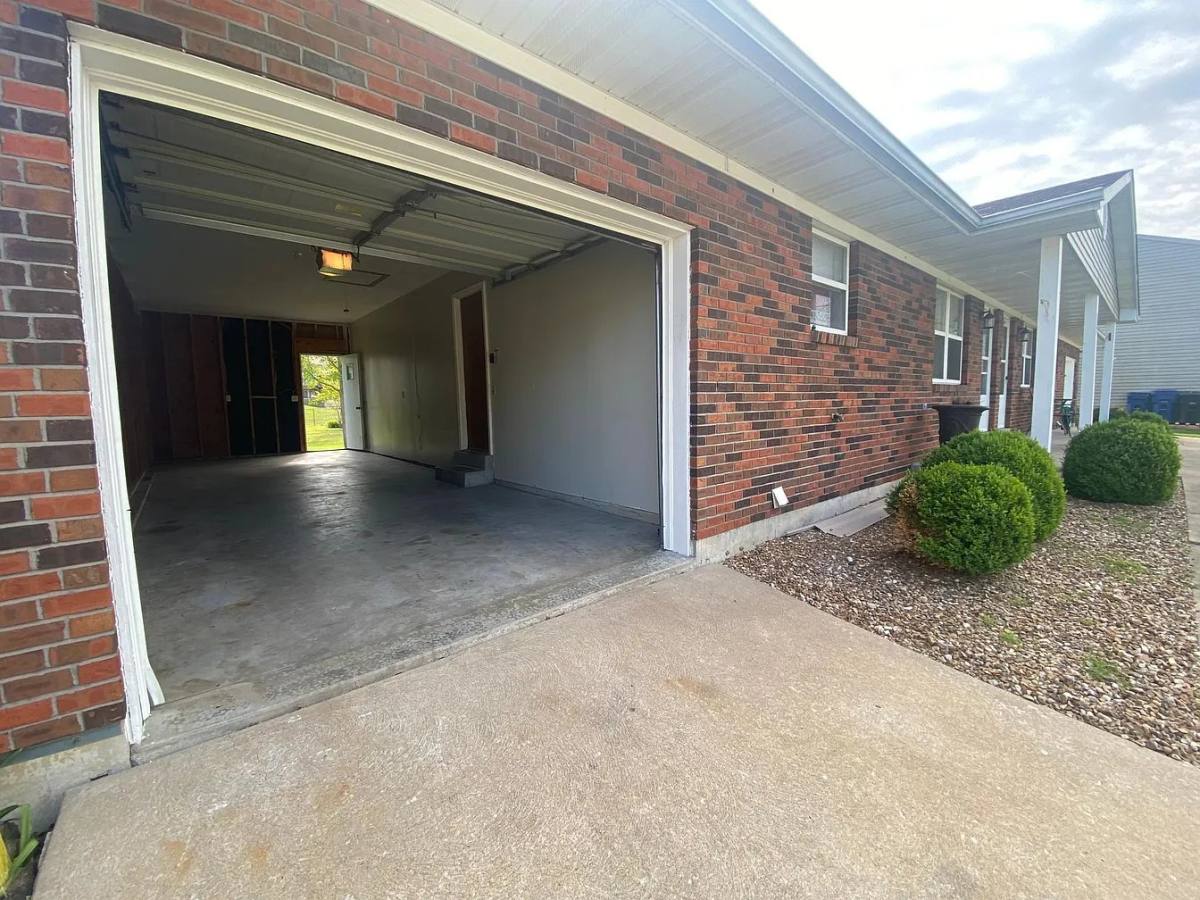 Apartment for rent at 608 B Linda Lane #B, Saint Charles, MO 63304