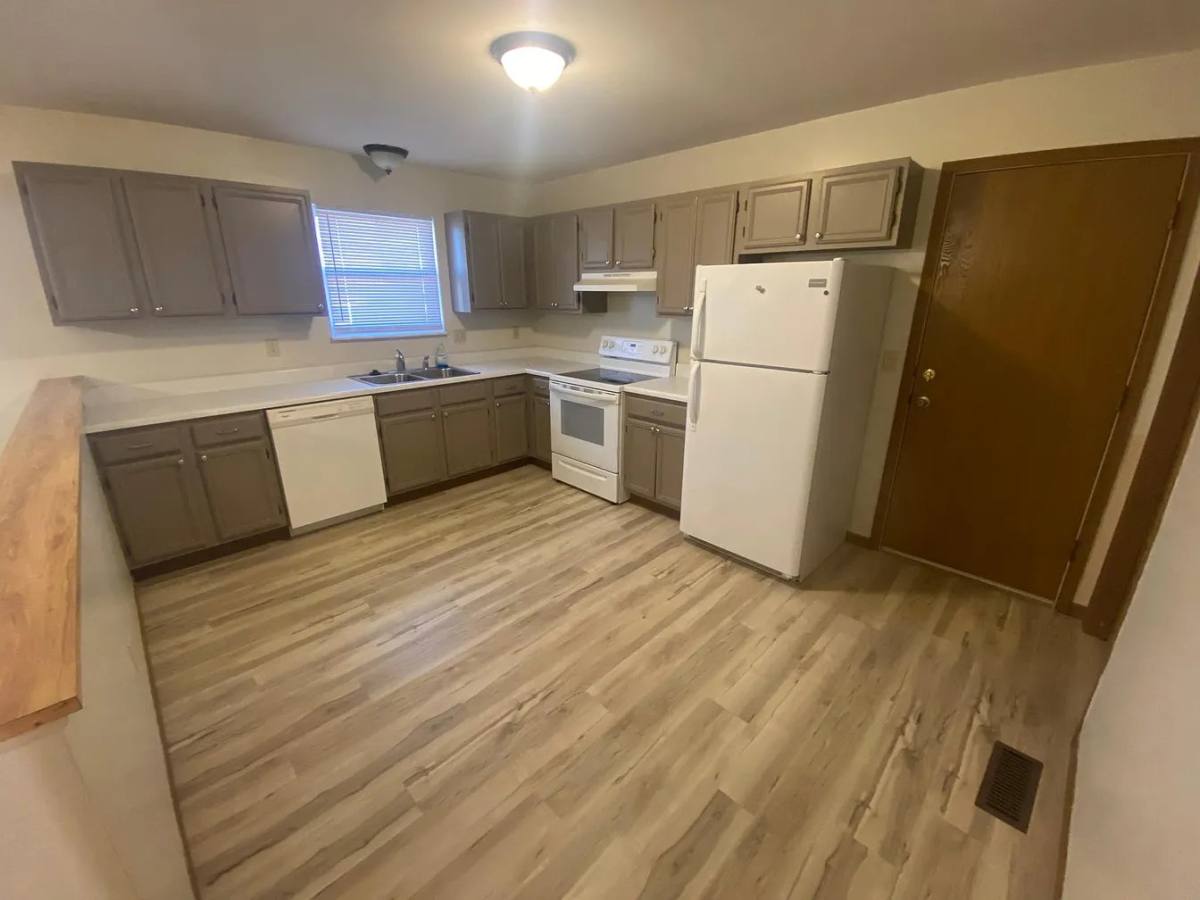 Apartment for rent at 608 B Linda Lane #B, Saint Charles, MO 63304