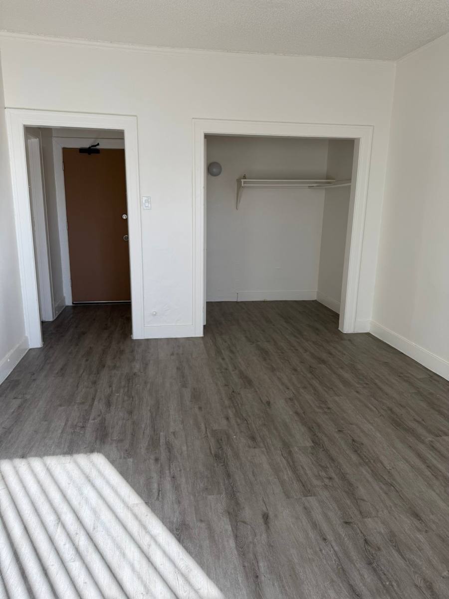 Apartment for rent at 2877 San Marino St #107, Los Angeles, CA 90006